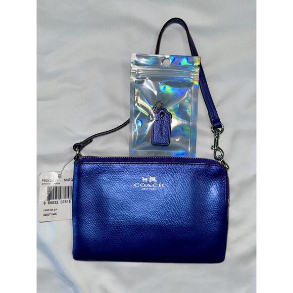Coach Corner Zip Wristlet In Crossgrain Leather F53429 - Picture 1 of 5